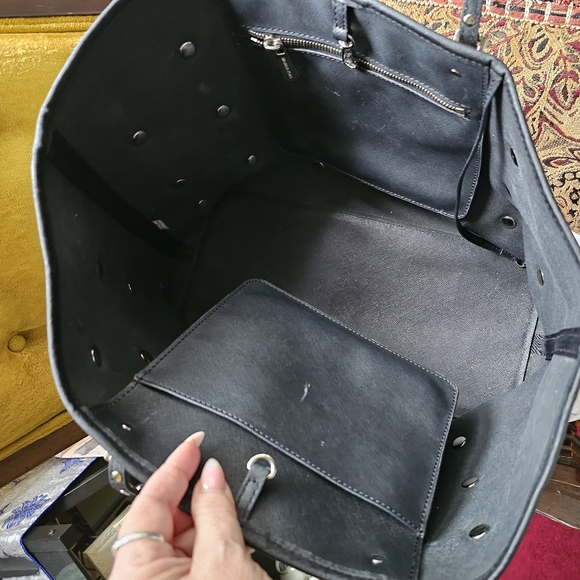 New-MK JetSet Studded Tote 🖤🤍 - Picture 11 of 16